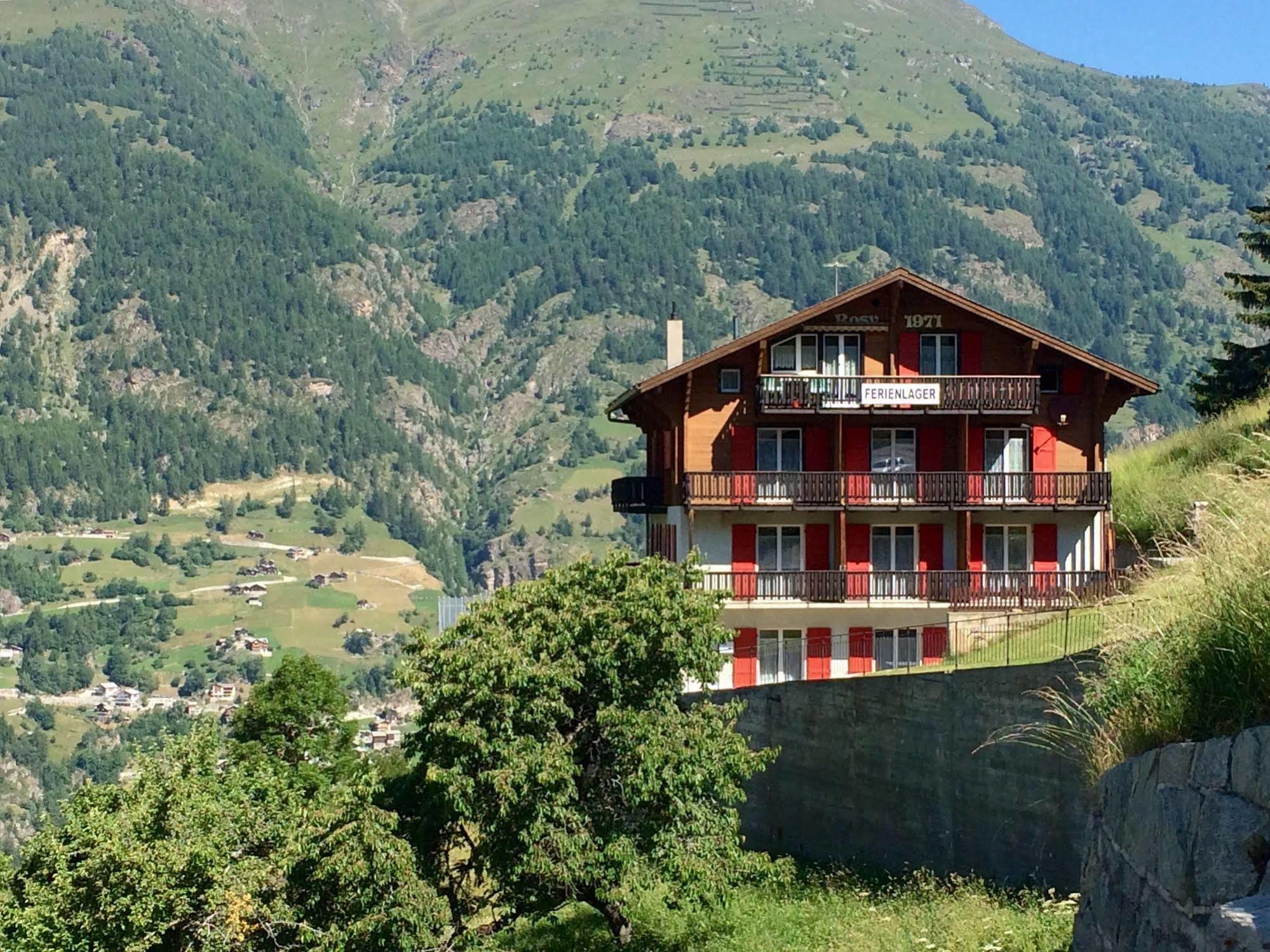 Gruppenhaus Rosy Hostel Grachen Exterior photo